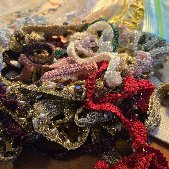 Lot of vintage sewing crafting quilting supplies. - Picture 15 of 16